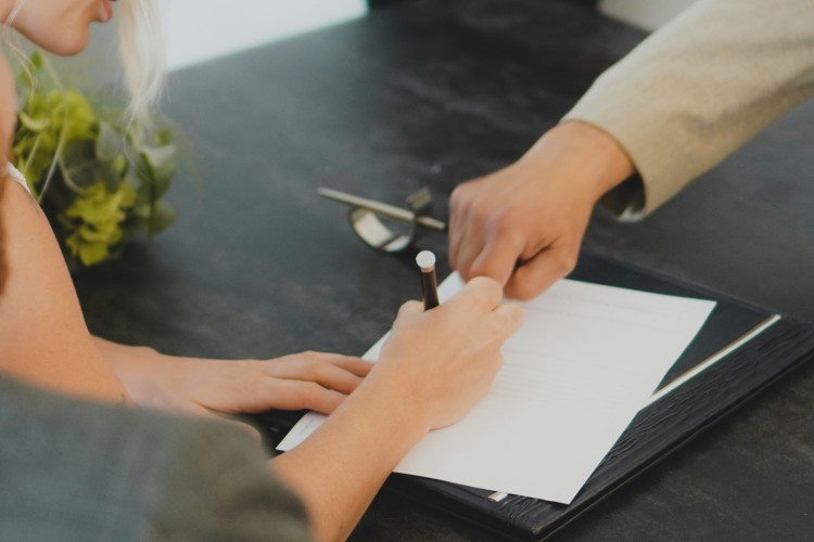 Drafting & Negotiating International Contracts